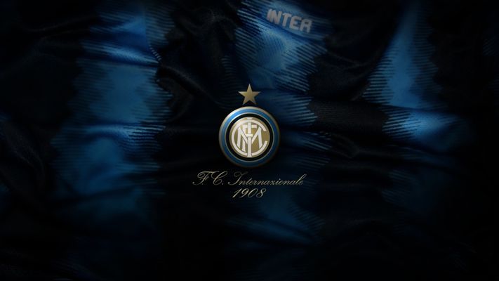 热刺抵达韩国受到热烈欢迎，有球迷在与麦迪逊合影时激动流泪（热刺抵韩获盛情迎接，球迷与麦迪逊合影激动落泪）