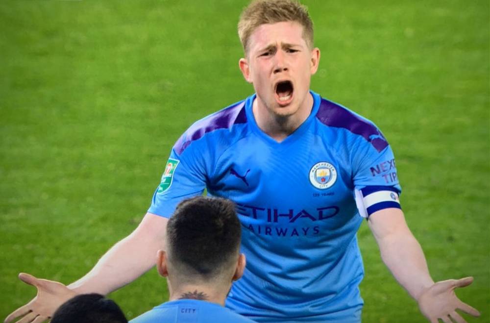 沈月你好星期六挑战滑坡失误，体操式滚落引关注（《你好星期六》沈月滑坡挑战失足，体操式翻滚引热议）