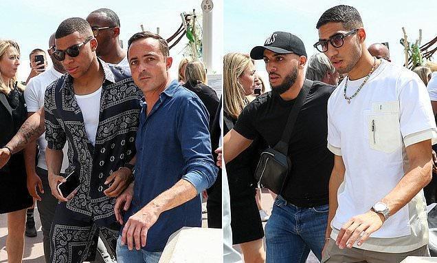 爵士逆转功臣！乐福15中8得到20分8篮板（乐福15投8中砍20分8篮板，助爵士完成逆转）