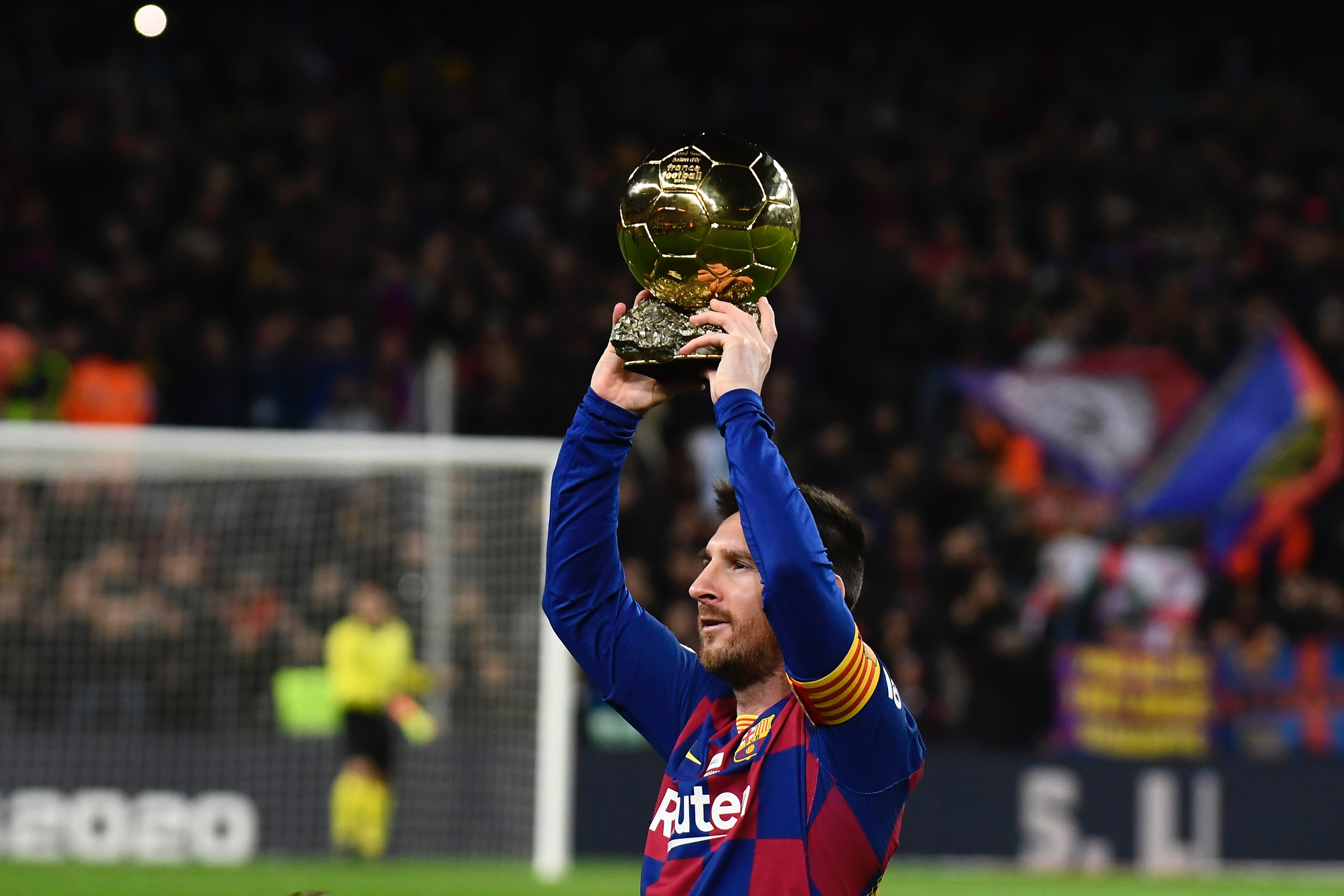 安德莱赫特主帅：孔帕尼足够敏锐，他想了解德卡特不需要问我（安德莱赫特主帅：孔帕尼很敏锐，了解德卡特无需向我打听）