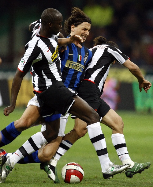 前巴萨主席：81岁的我希望看到诺坎普交工；伯纳乌像沙丁鱼罐头（前巴萨主席：81岁仍盼诺坎普竣工，称伯纳乌像沙丁鱼罐头）