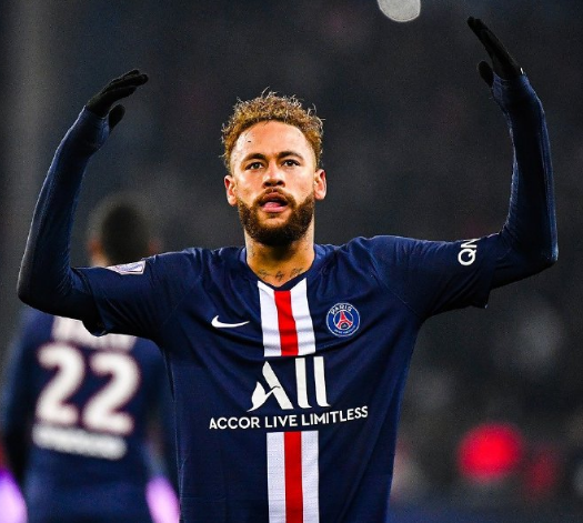 梅西小时候铃声响了不回教室，老师批评他：马拉多纳只有一个（梅西童年上课铃响仍未回班，老师斥责：马拉多纳独一无二）