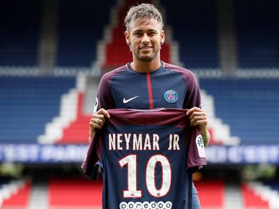 丰塞卡：联赛成绩没欧联好？赛季初没人觉得我们能排法甲第五（丰塞卡回应联赛不如欧联质疑：赛季初没人看好我们能冲到法甲第五）