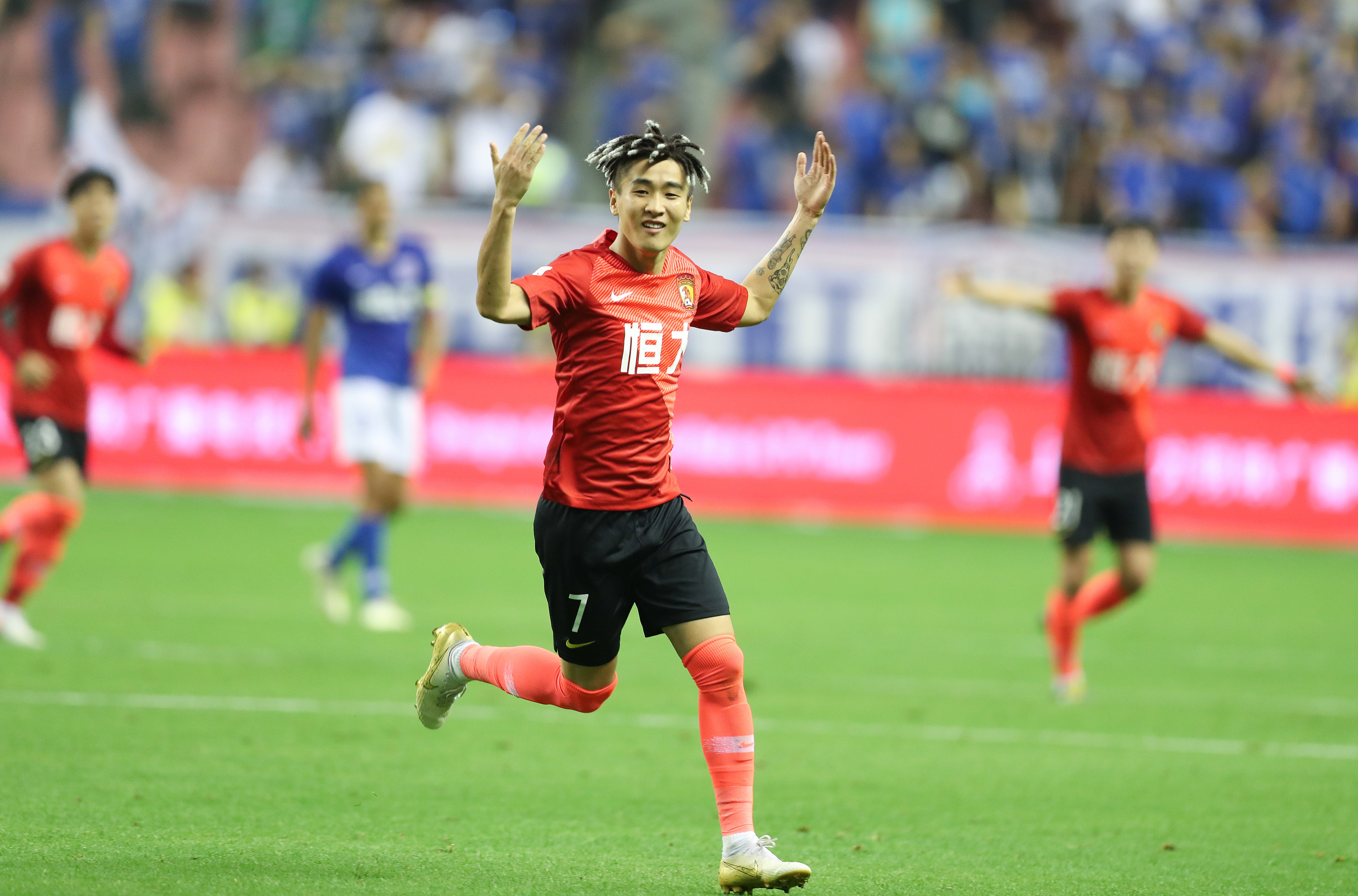 因净胜球劣势不幸降级！官方：熊本深红主帅大木武离任（净胜球落后遗憾降级，官方宣布熊本深红主帅大木武卸任）