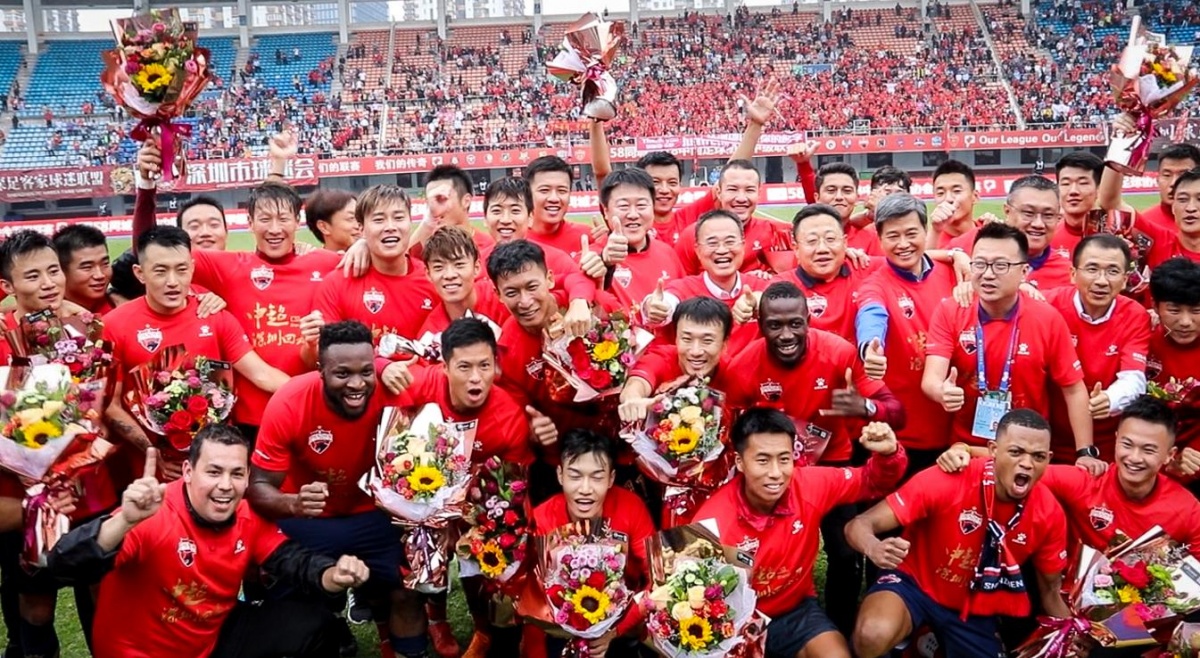 致敬蓝军传奇，库库雷利亚度假时身穿德罗巴球衣