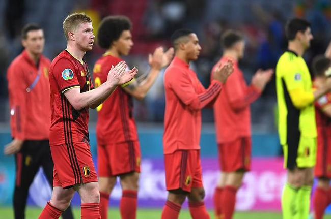 送别队长，浙江球迷打出两幅tifo致敬弗兰克（队长告别夜，浙江球迷以双TIFO致敬弗兰克）