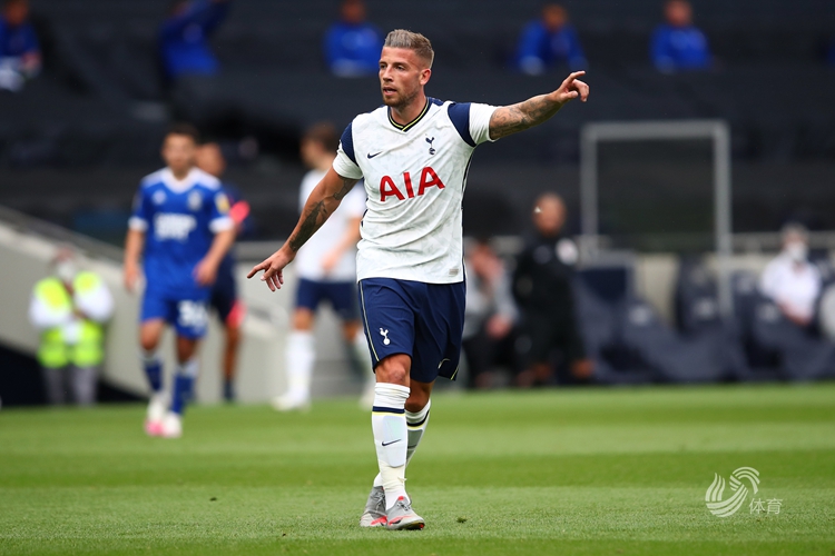 图片报：拜仁三将晒AI生成胡子照片，参与活动呼吁关注男性健康（图片报：拜仁三将晒AI胡须照，参与公益活动呼吁关注男性健康）