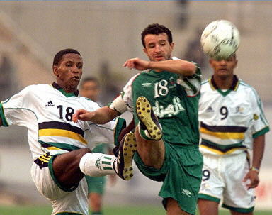 半场：云南1-0西海岸，奥斯卡助攻恩里克闪击（半场战报：云南1-0领先西海岸，奥斯卡助攻恩里克闪电破门）